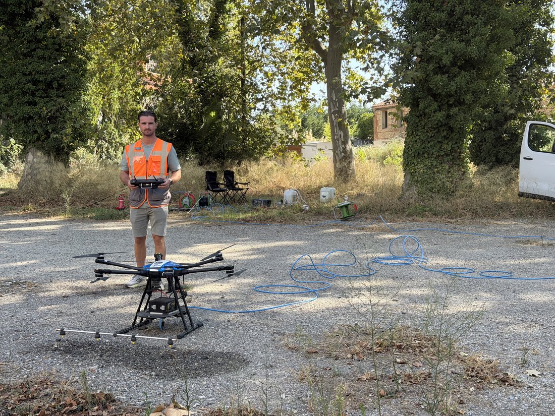 Drone Aeotic Spray SR de DroneSudXpert prêt à intervenir